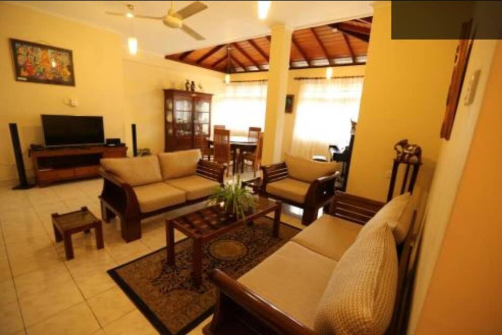 Reverie Hill Bungalow, קנדי מראה חיצוני תמונה