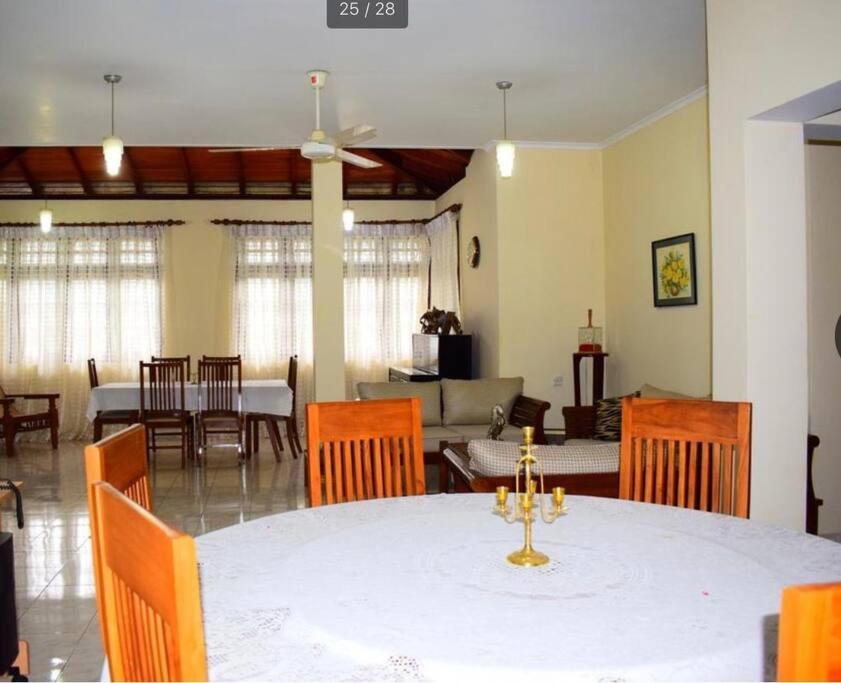 Reverie Hill Bungalow, קנדי מראה חיצוני תמונה